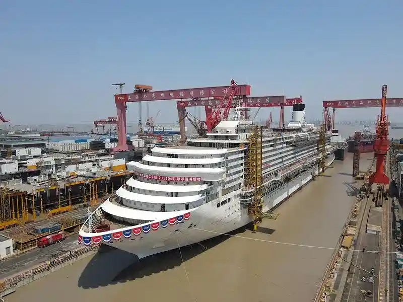 adora_flora_cityfoto__adora__cruises