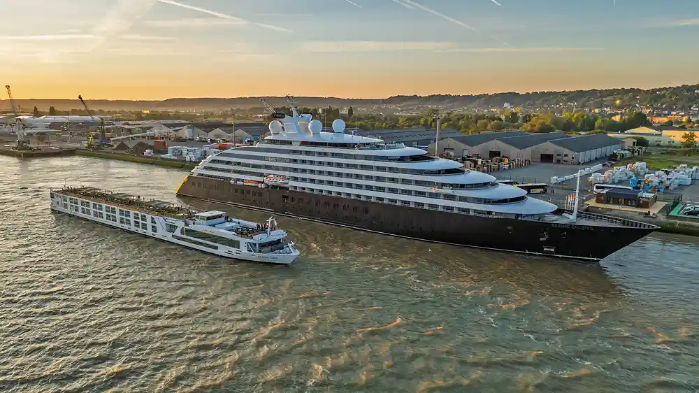 scenic_gem_and_scenic_eclipse_meetup_honfleur_sep_19_2025-005